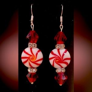 🎅🏻Handmade peppermint candy earrings.